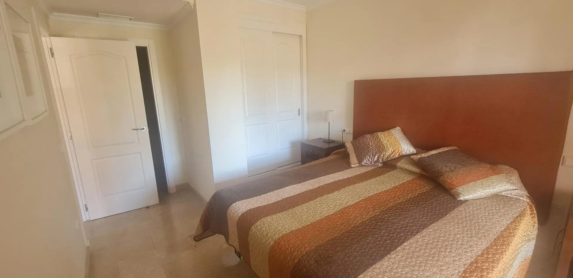 Luxury Two Bedroom Apartment In Quiet Neighborhood Malaga