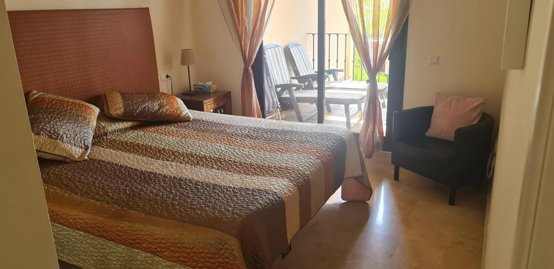 Luxury Two Bedroom Apartment In Quiet Neighborhood Malaga