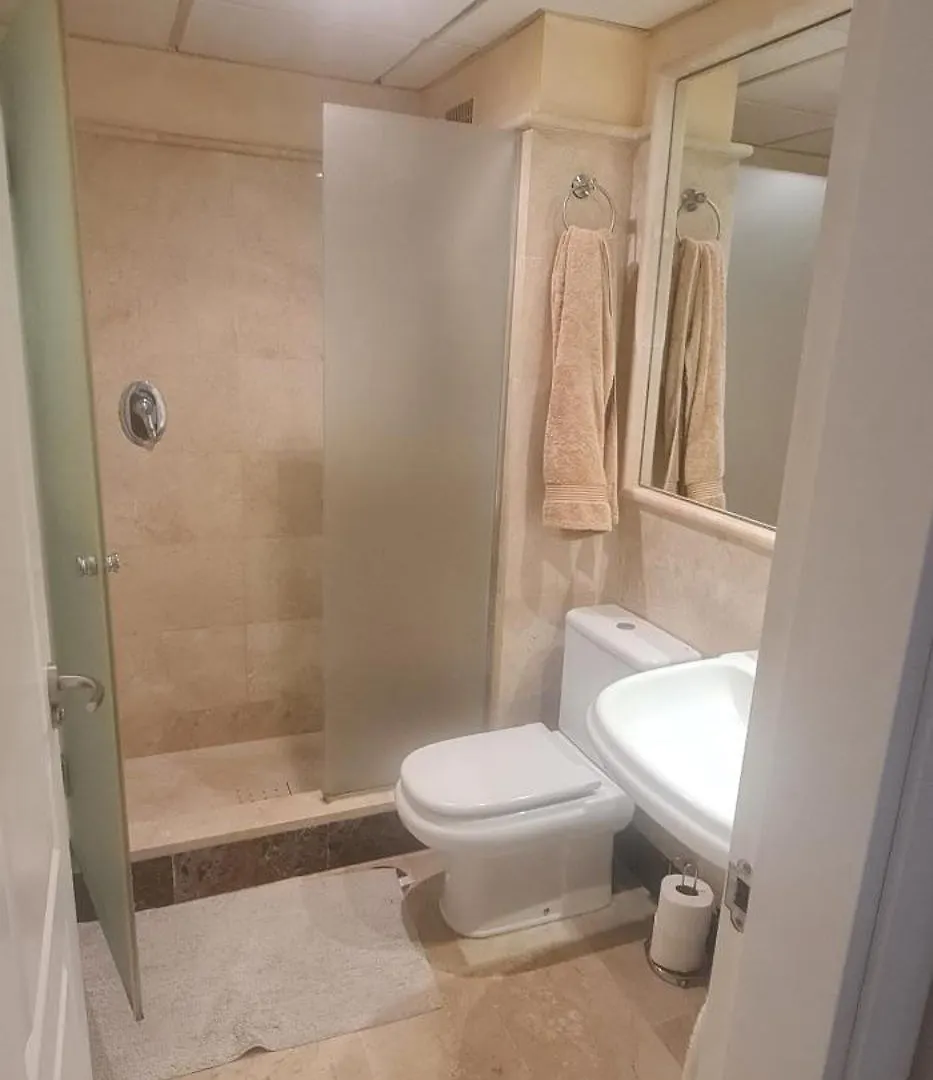 Luxury Two Bedroom Apartment In Quiet Neighborhood Malaga
